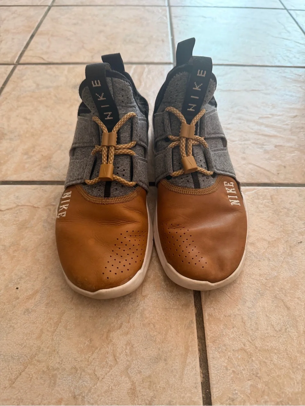 Nike Free RN Commuter 2018 Mens Size 9 Tan Leather Running Shoes AH6728-200